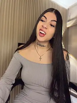 Sarasanders 4 online show from April 14, 2026, 2:28 am