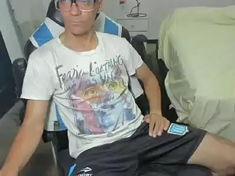 guachin hunk online show from December 15, 2024, 3:56 am