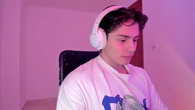 Snapshot of Giordano_Russo chatting on October 12, 2025, 6:40 pm Giordano Russo online show from October 12, 2025, 6:40 pm