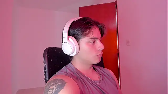 Snapshot of Giordano_Russo chatting on November 6, 2025, 8:54 pm Giordano Russo online show from November 6, 2025, 8:54 pm