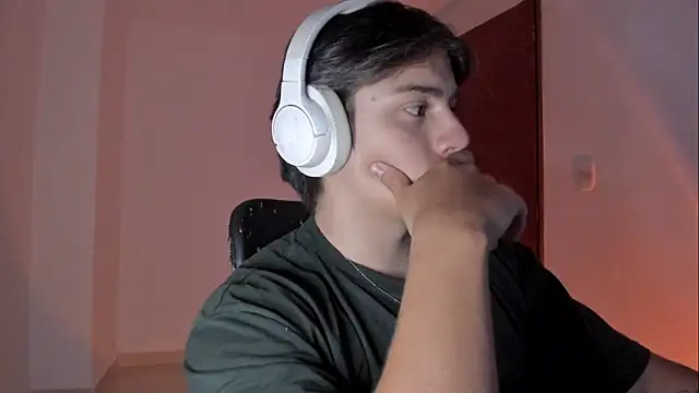 Snapshot of Giordano_Russo chatting on November 18, 2025, 10:47 pm Giordano Russo online show from November 18, 2025, 10:47 pm