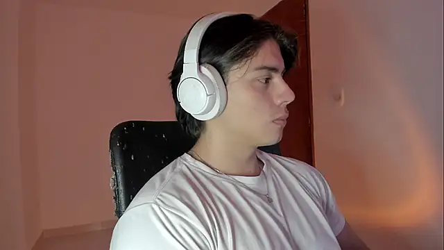 Snapshot of Giordano_Russo chatting on November 24, 2025, 9:58 pm Giordano Russo online show from November 24, 2025, 9:58 pm