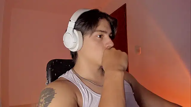 Snapshot of Giordano_Russo chatting on December 1, 2025, 2:05 am Giordano Russo online show from December 1, 2025, 2:05 am