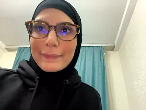 Snapshot of GumusGuray chatting on December 3, 2024, 12:35 am GumusGuray online show from December 3, 2024, 12:35 am