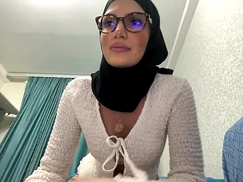 Snapshot of GumusGuray chatting on December 6, 2024, 2:02 am GumusGuray online show from December 6, 2024, 2:02 am