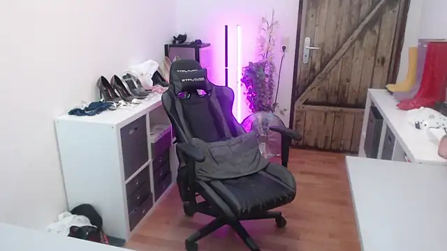 GeilesLuder75 online show from November 20, 2025, 9:25 pm