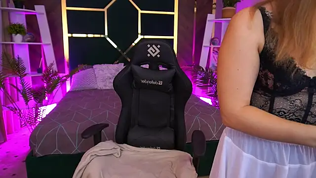 CassandraGood online show from September 23, 2025, 8:39 am