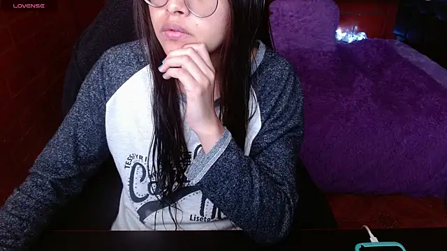 MidoriQuiinn online show from June 24, 2026, 4:06 pm
