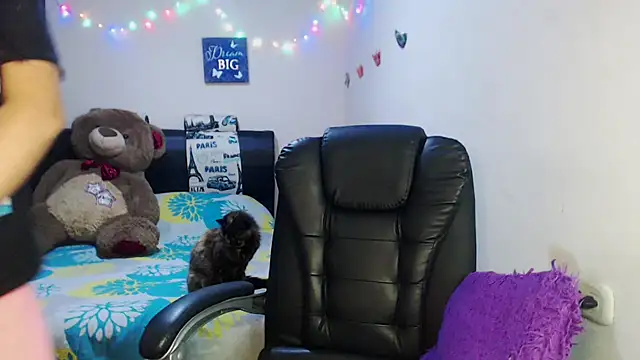 Snapshot of sahtlove1 chatting on November 4, 2025, 12:32 am sahtlove1 online show from November 4, 2025, 12:32 am