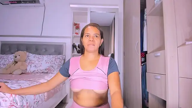 Snapshot of sharonDulce chatting on February 6, 2025, 12:05 pm sharonDulce online show from February 6, 2025, 12:05 pm