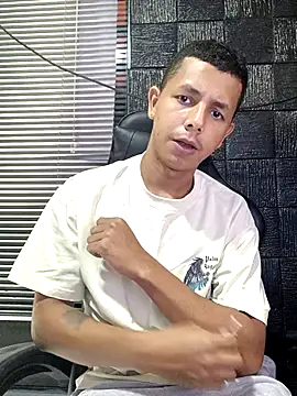 boy bigcock24cm online show from March 4, 2026, 2:01 pm