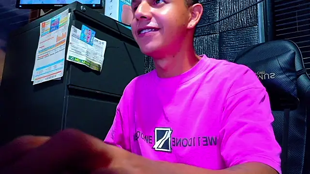 boy bigcock24cm online show from June 3, 2026, 11:43 pm