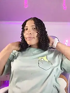 Snapshot of DannaBerry chatting on December 5, 2025, 3:20 pm DannaBerry online show from December 5, 2025, 3:20 pm