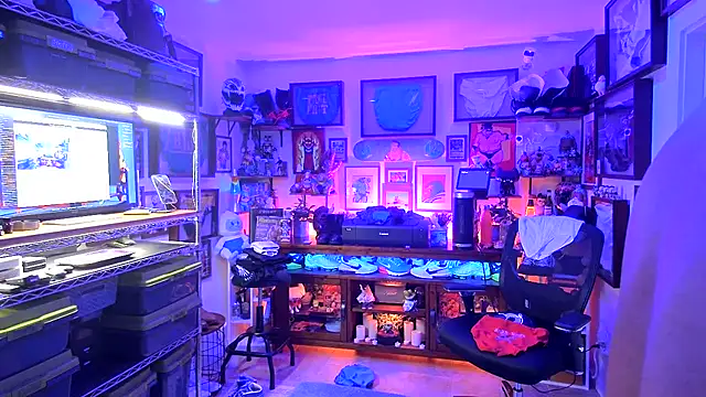 Snapshot of Briefs_bud chatting on December 19, 2024, 3:18 am Briefs bud online show from December 19, 2024, 3:18 am