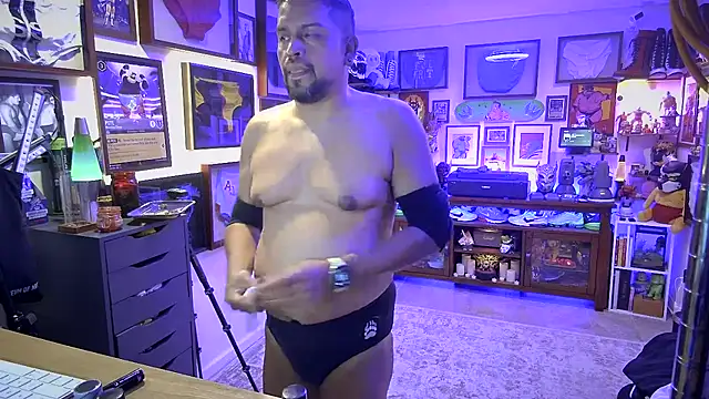 Snapshot of Briefs_bud chatting on February 16, 2025, 5:15 am Briefs bud online show from February 16, 2025, 5:15 am