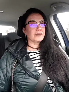 x  KHALEESI  x online show from November 28, 2025, 7:33 am