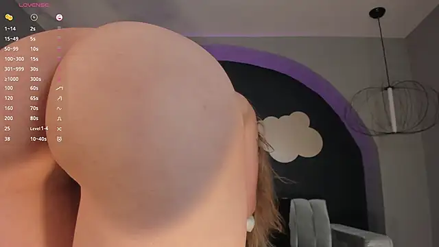 NiaHolland online show from December 6, 2024, 5:00 pm