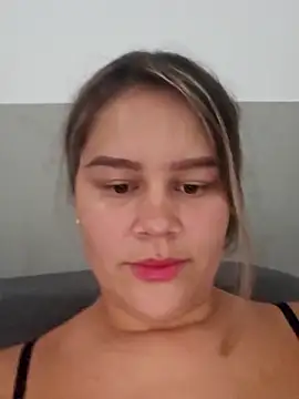 Snapshot of sweet_lucia chatting on February 14, 2025, 2:23 pm sweet lucia online show from February 14, 2025, 2:23 pm