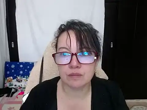 Sonialorens  online show from December 13, 2024, 4:16 pm