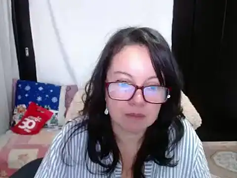 Sonialorens  online show from December 14, 2024, 2:53 pm