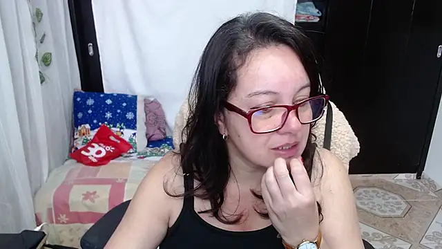 Sonialorens  online show from December 15, 2024, 1:43 pm
