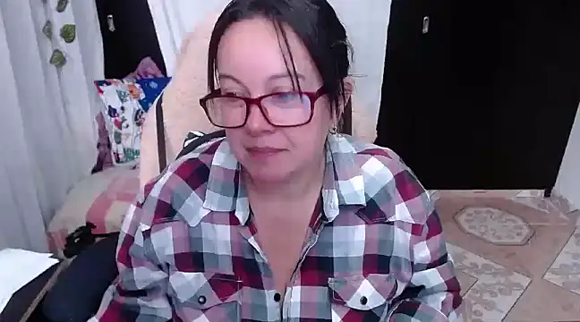 Sonialorens  online show from December 21, 2024, 3:31 pm