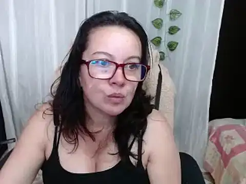 Sonialorens  online show from December 28, 2024, 7:54 pm