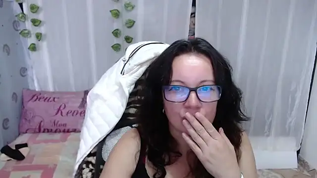 Sonialorens  online show from January 28, 2025, 4:19 pm