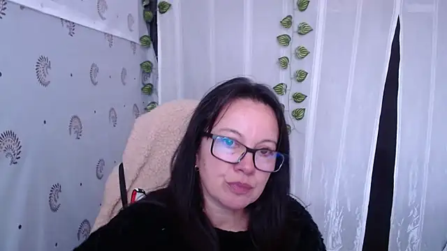 Sonialorens  online show from February 15, 2025, 6:01 pm