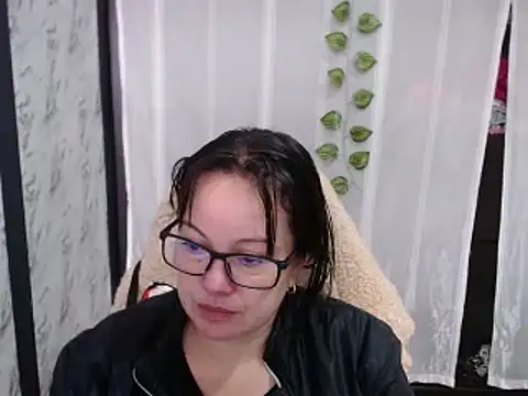 Sonialorens  online show from February 25, 2025, 3:49 pm