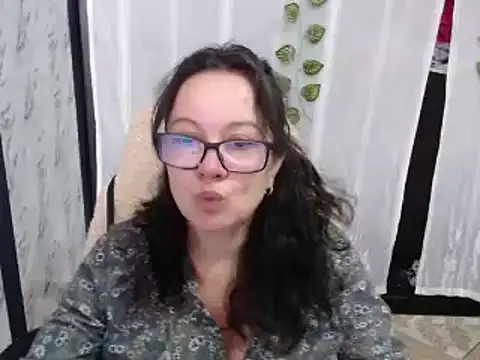 Sonialorens  online show from February 27, 2025, 2:43 pm