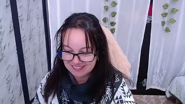 Sonialorens  online show from February 28, 2025, 5:04 pm