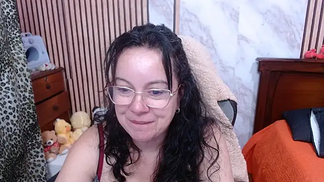 Sonialorens  online show from October 1, 2025, 11:22 pm