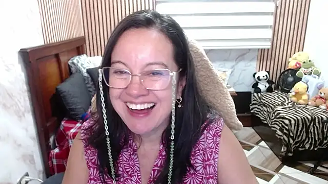 Sonialorens  online show from April 18, 2026, 9:59 pm