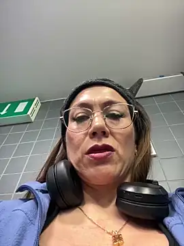 angelitasexy81 online show from March 16, 2025, 9:05 am