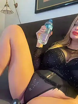 Lisavontease online show from April 18, 2026, 2:32 pm