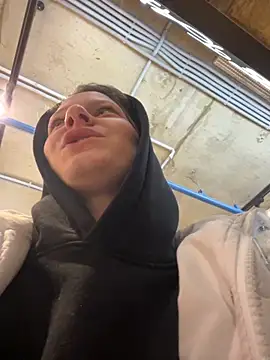 MaryHiggins online show from November 8, 2025, 1:33 pm