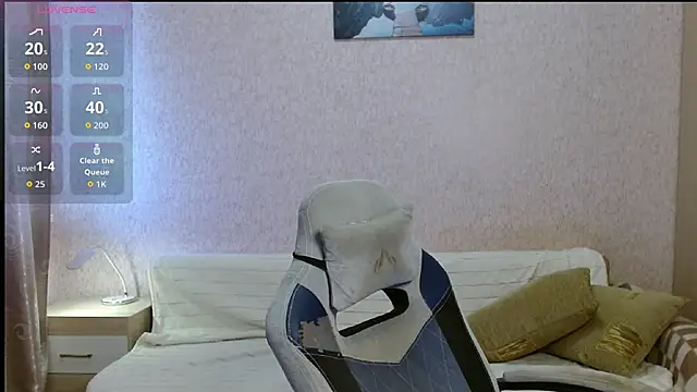 Aestheticguy101 online show from October 31, 2025, 11:11 am