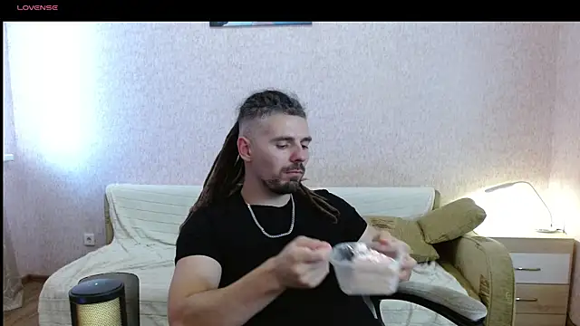 Snapshot of Aestheticguy101 chatting on August 6, 2026, 2:30 pm Aestheticguy101 online show from August 6, 2026, 2:30 pm