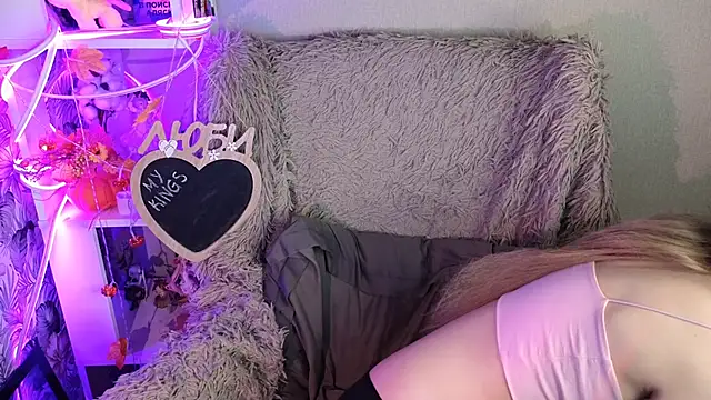 sarakaell online show from November 9, 2025, 1:26 am