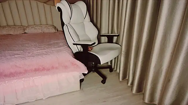 Girl  Funny online show from December 28, 2024, 8:04 pm