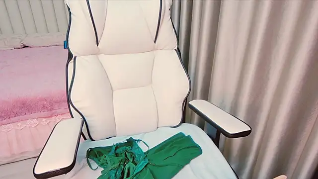 Girl  Funny online show from December 29, 2024, 5:01 pm