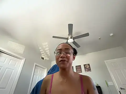 RylHoneyy online show from February 5, 2026, 5:28 pm