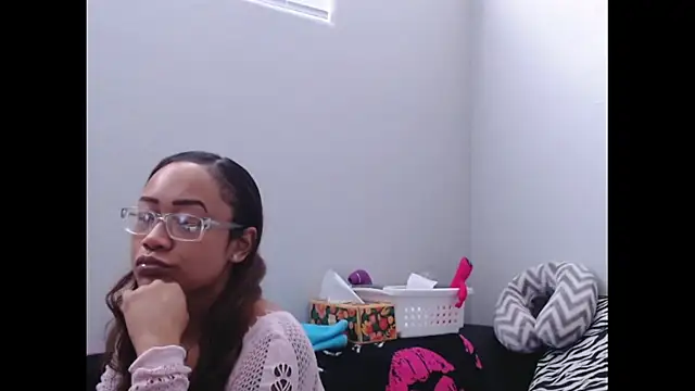 RylHoneyy online show from March 13, 2026, 7:31 pm