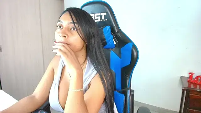 sophiax-x online show from September 23, 2025, 7:17 pm