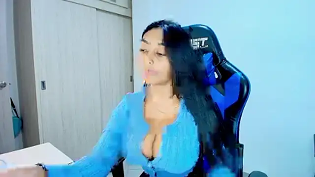 sophiax-x online show from December 19, 2025, 9:11 pm