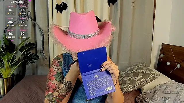 Amy art online show from October 24, 2025, 8:49 pm