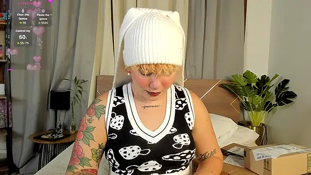 Amy art online show from January 9, 2026, 9:16 pm