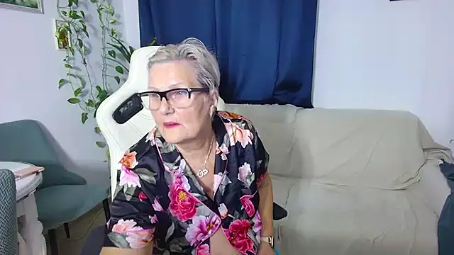 Selenna57 online show from November 26, 2025, 6:20 pm