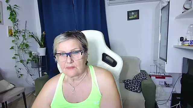 Selenna57 online show from April 6, 2026, 5:14 pm